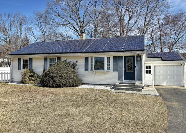 Property at 58 Bear Paw Rd, Bridgeport, CT 06606, 3 beds, 2 baths