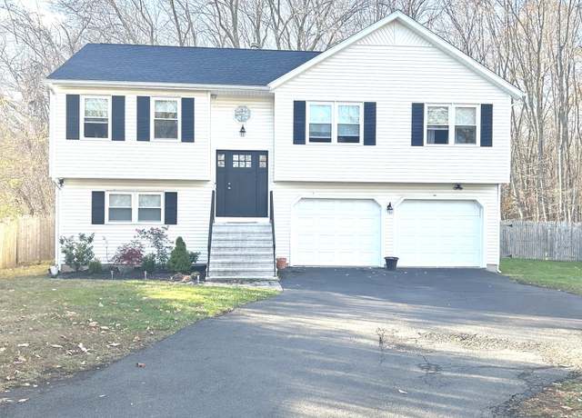 Property at 45 Fawn Ridge Dr, Hamden, CT 06514, 3 beds, 2.5 baths