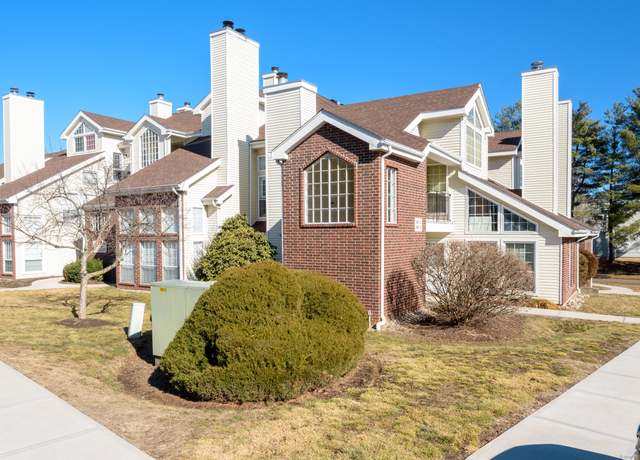 Property at 32 Carriage Crossing Ln #32, Middletown, CT 06457, 1 bed, 1 bath