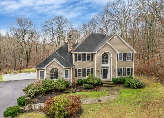 Property at 38 Marlin Rd, Newtown, CT 06482, 4 beds, 3.5 baths