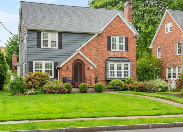 Property at 29 Middlefield Dr, West Hartford, CT 06107, 5 beds, 3.5 baths