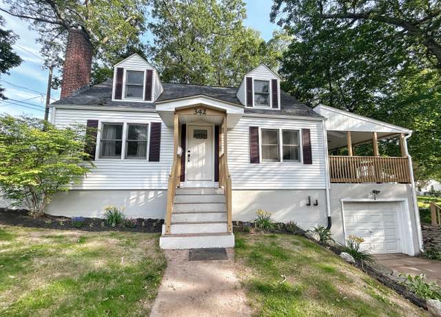Property at 342 Middle Tpke E, Manchester, CT 06040, 3 beds, 2 baths