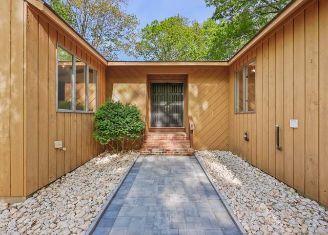 Property at 2165 Shepard Ave, Hamden, CT 06518, 4 beds, 3.5 baths