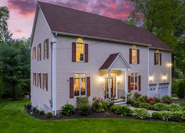 Property at 258 Stonehouse Rd, Trumbull, CT 06611, 4 beds, 2.5 baths