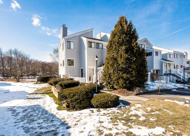 Property at 132 Rowayton Woods Dr #132, Norwalk, CT 06854, 3 beds, 2 baths