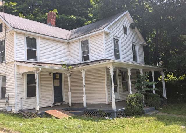 Property at 195 Route 163, Montville, CT 06382, 4 beds, 1 bath