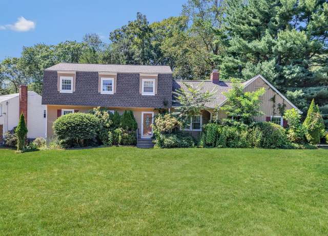 Property at 821 Cascade Dr, Fairfield, CT 06825, 4 beds, 2.5 baths