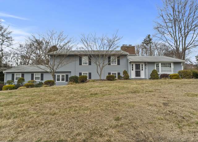 Property at 39 Horseshoe Rd, Guilford, CT 06437, 4 beds, 2 baths