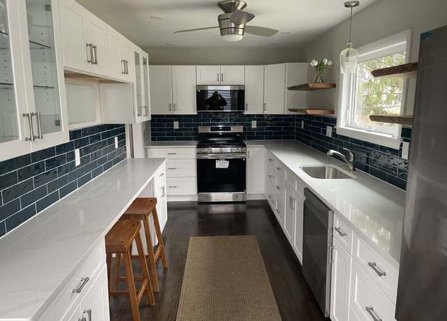 Property at 324 Maple St, Branford, CT 06405, 3 beds, 1 bath