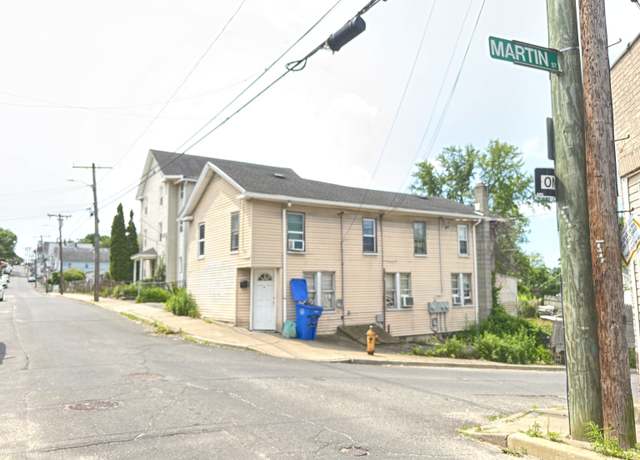 Property at 32 Ridge St, Waterbury, CT 06706, 4 beds, 2 baths