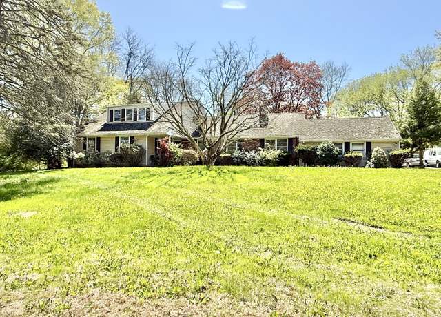 Property at 37 Barclay Dr, Stamford, CT 06903, 4 beds, 3 baths