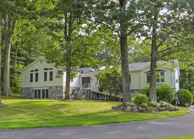 Property at 89 Cranbury Dr, Trumbull, CT 06611, 4 beds, 4 baths