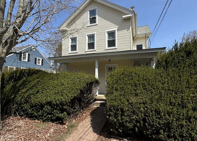 Property at 341 Woodstock Ave, Putnam, CT 06260, 5 beds, 2 baths