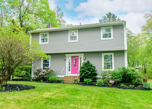 Property at 104 Pulpit Rock Rd, Woodstock, CT 06281, 4 beds, 2.5 baths