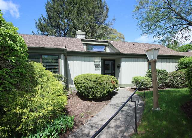 Property at 522 Heritage Vlg Rd Unit B, Southbury, CT 06488, 2 beds, 2 baths
