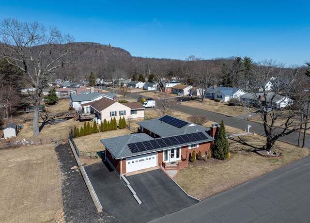 Property at 88 Jeffrey Ln, Meriden, CT 06451, 3 beds, 2.5 baths