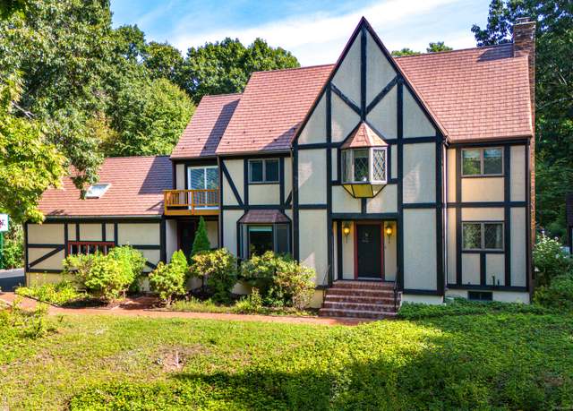 Property at 8 Franklin Woods Dr, Somers, CT 06071, 3 beds, 3 baths