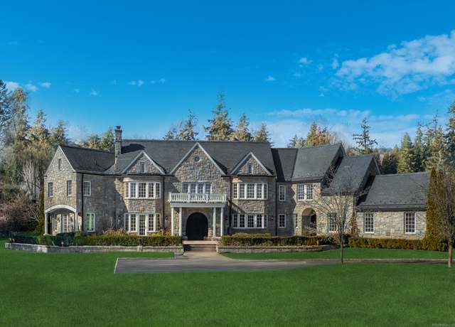 Property at 8 Lindsay Dr, Greenwich, CT 06830, 6 beds, 9 baths
