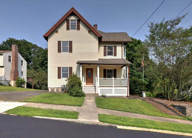 Property at 51 Park Ave, Naugatuck, CT 06770, 4 beds, 2.5 baths
