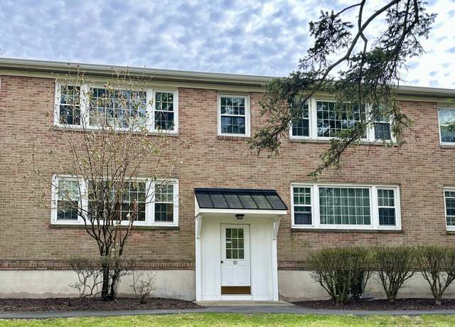Property at 151 Heritage Hill Rd Apt B, New Canaan, CT 06840, 3 beds, 2 baths