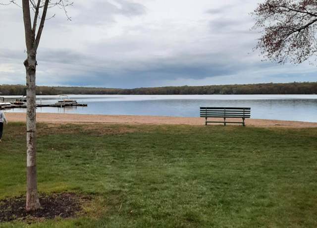 Property at 306 Old Colchester Rd #198, Salem, CT 06420, 1 bed, 1 bath