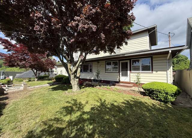 Property at 8 Cliff St, Naugatuck, CT 06770, 5 beds, 2.5 baths