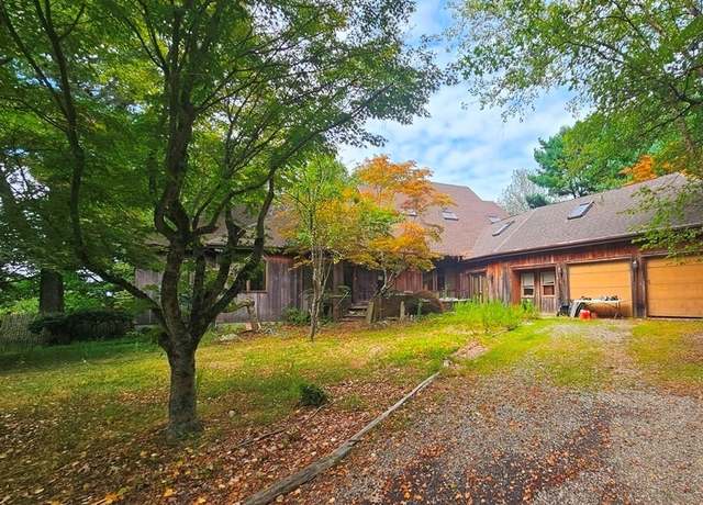 Property at 138 Merrimac Dr, Trumbull, CT 06611, 5 beds, 7.5 baths