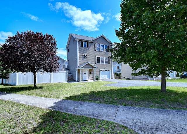 Property at 105 Scott St, Naugatuck, CT 06770, 3 beds, 2.5 baths