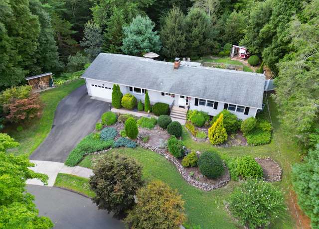 Property at 51 Berkeley Ct, Hamden, CT 06518, 4 beds, 3.5 baths
