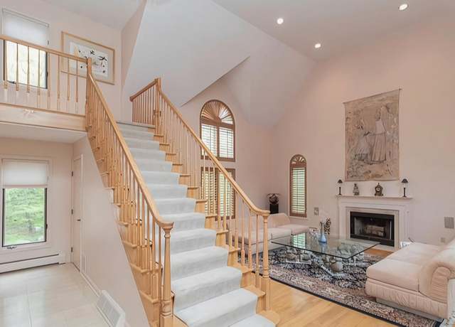 Property at 7 Canterbury Ln, Monroe, CT 06468, 4 beds, 2.5 baths