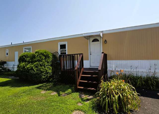 Property at 301 S Main St Lot 29, Newtown, CT 06470, 2 beds, 1.5 baths