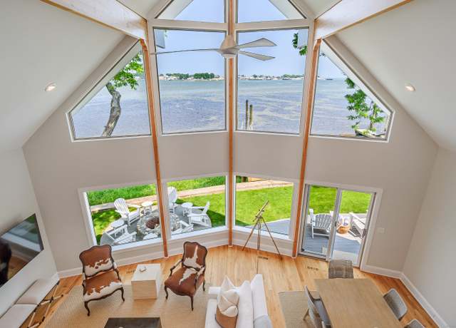 Property at 13 Seabreeze Pl, Norwalk, CT 06854, 4 beds, 2.5 baths