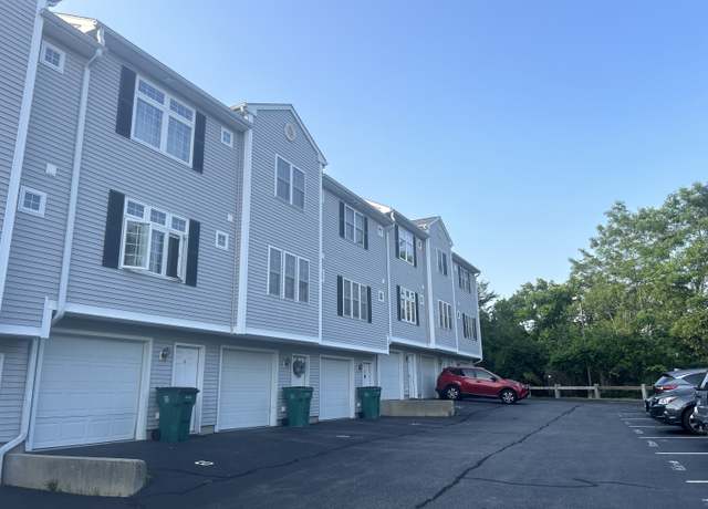 Property at 8 Paddock Ln #8, Norwich, CT 06360, 2 beds, 2.5 baths
