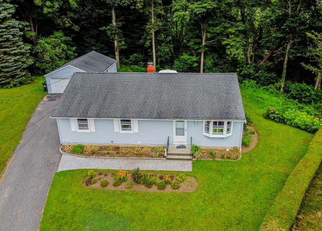 Property at 40 Grove Pl, Danbury, CT 06810, 3 beds, 2 baths