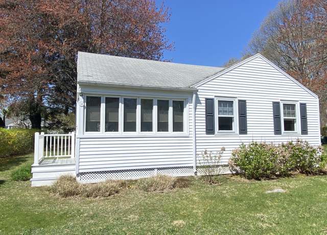 Property at 318 Billow Rd, Old Lyme, CT 06371, 3 beds, 0.5 baths