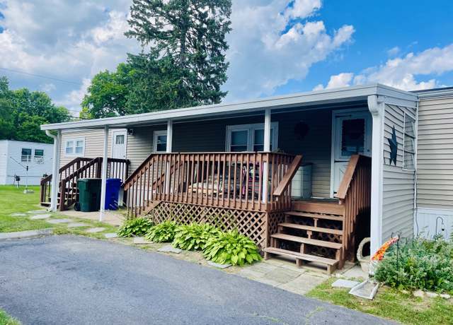 Property at 10 Narragansett Rd, East Hartford, CT 06118, 2 beds, 1 bath