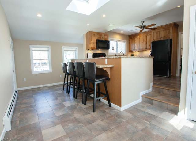 Property at 95 Hop Brook Rd, Simsbury, CT 06070, 4 beds, 2.5 baths