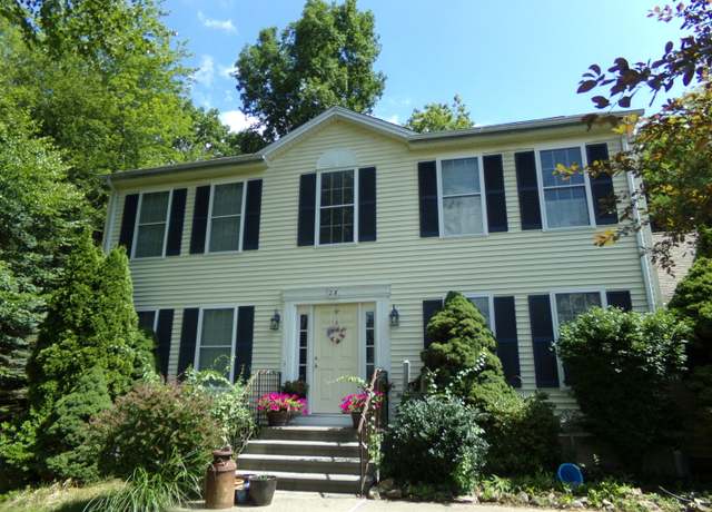 Property at 26 Julia Ln, Thomaston, CT 06787, 3 beds, 2.5 baths