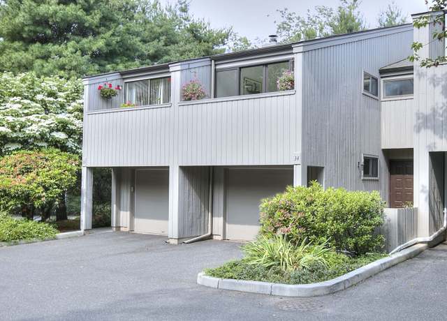 Property at 34 Whitney Gln #34, Westport, CT 06880, 2 beds, 2.5 baths