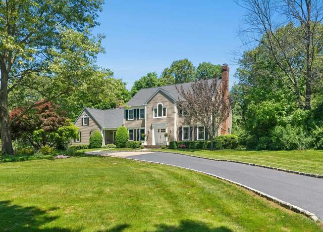 Property at 33 Fitch Ln, New Canaan, CT 06840, 4 beds, 3.5 baths