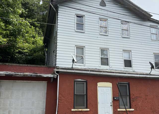 Property at 238 Bishop St, Waterbury, CT 06704, 6 beds, 2 baths