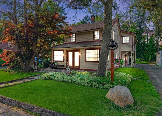 Property at 7 Sears Pl, East Hampton, CT 06424, 4 beds, 2 baths