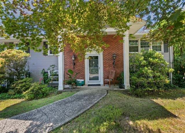 Property at 17 Woodchuck Ln, Norwalk, CT 06854, 3 beds, 2.5 baths