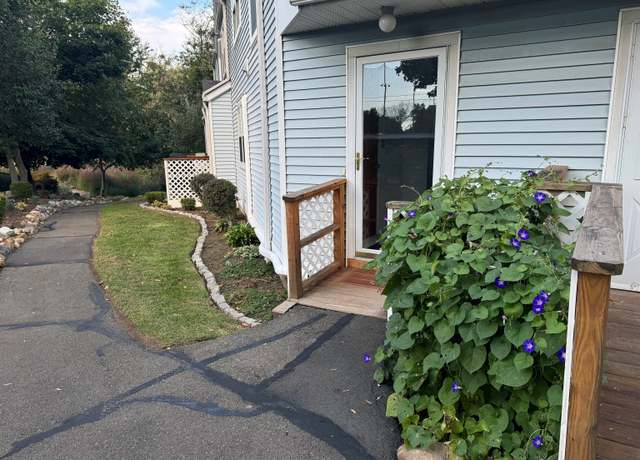 Property at 418 Woodward Ave Apt 26, New Haven, CT 06512, 2 beds, 1 bath
