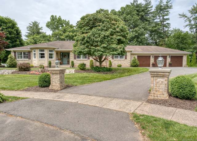 Property at 425 Pattonwood Dr, Southington, CT 06489, 3 beds, 2.5 baths