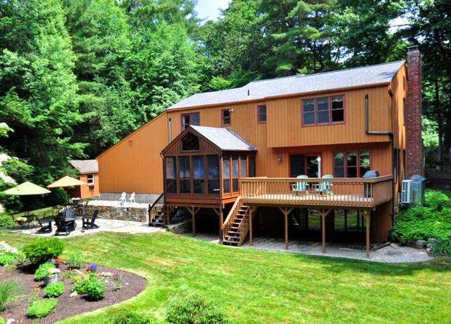 Property at 11 Brianwood Ln, Granby, CT 06035, 3 beds, 3.5 baths