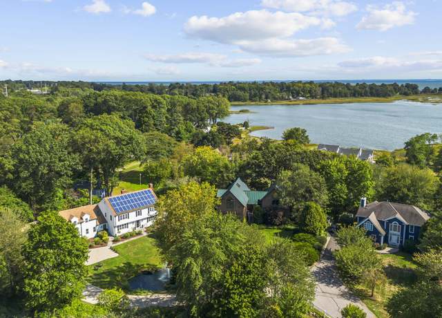 Property at 61 Edgewater Commons Ln, Westport, CT 06880, 4 beds, 3.5 baths
