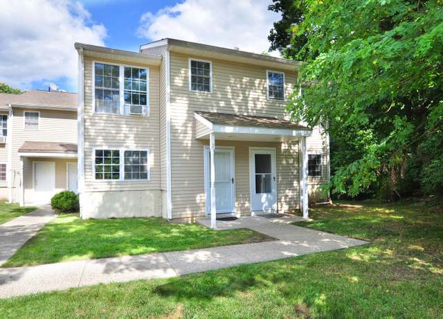 Property at 92 Hamden Ave Apt 2, Waterbury, CT 06704, 2 beds, 1.5 baths