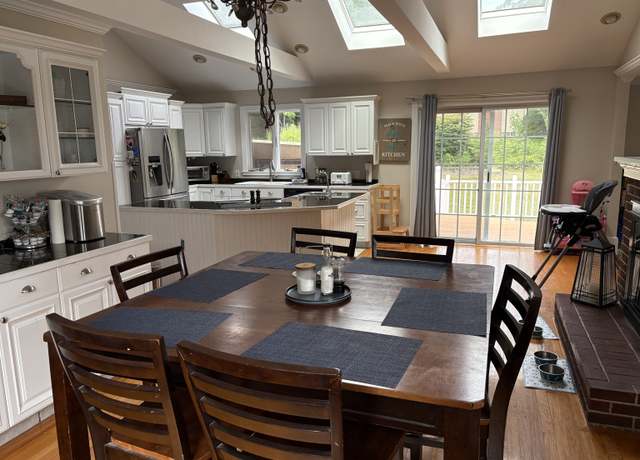 Property at 41 Starr Hill Rd, Groton, CT 06340, 3 beds, 2 baths