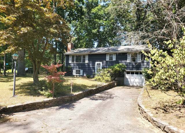 Property at 26 Hiawatha Lane Ext, Westport, CT 06880, 3 beds, 1.5 baths